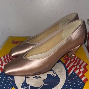 Women’s Dyeable heels size 6C